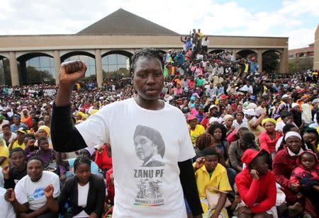 A supporter of the ruling party Zanu PF gestures outside the party headquarters to show support for President Robert Mugabe following a wave of anti-governement protests over the last two weeks in Harare, Zimbabwe July 20, 2016. REUTERS/Philimon Bulawayo