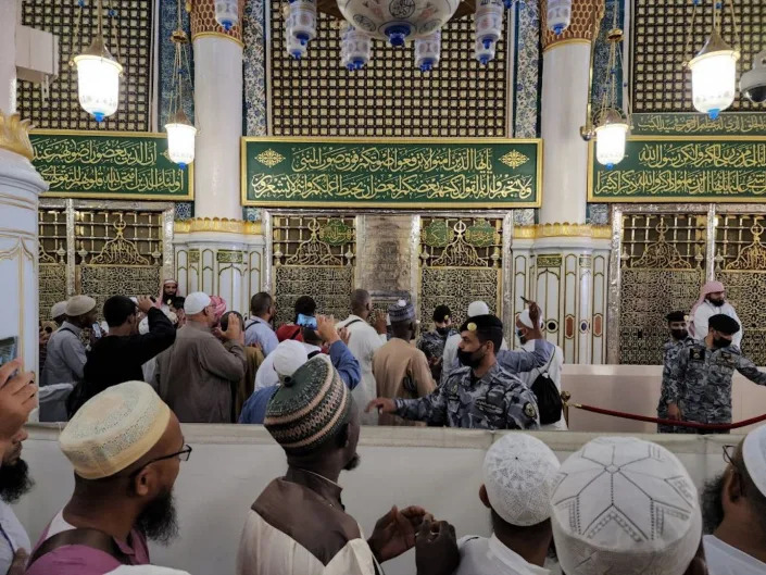 Muslims visit the burial chamber of the Prophet Muhammad at Masjid al-Nabawi in Medina, Saudi Arabia. <a href="https://www.gettyimages.com/detail/news-photo/muslims-visit-the-rawdah-mubarak-burial-chamber-of-prophet-news-photo/1241939037?adppopup=true" rel="nofollow noopener" target="_blank" data-ylk="slk:Ashraf Amra/Anadolu Agency via Getty Images" class="link ">Ashraf Amra/Anadolu Agency via Getty Images</a>