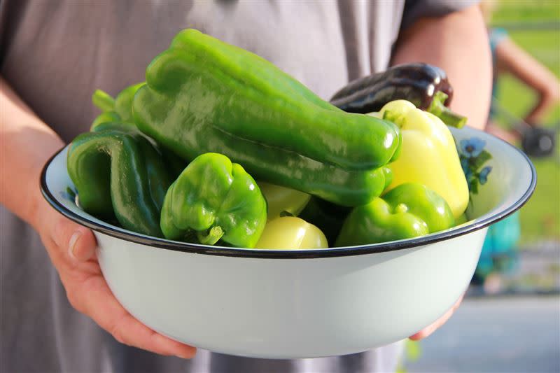 命理師建議可吃青椒、菠菜、黑木耳等黑色及綠色蔬菜開運。(圖/Pixabay)