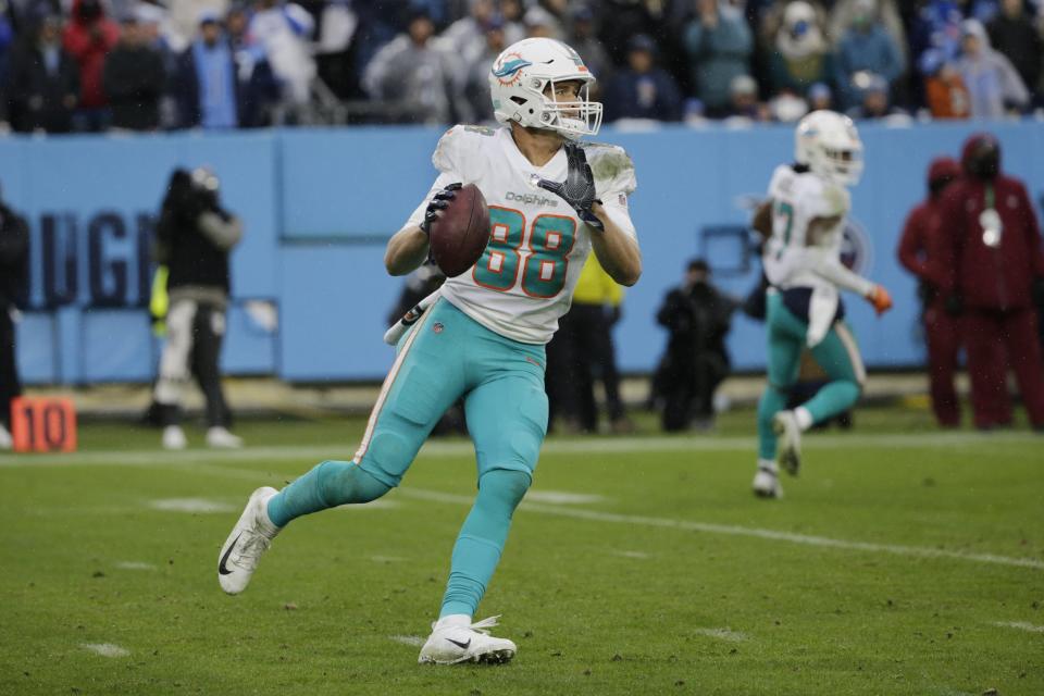 Dolphins tight end Mike Gesicki passes the ball off a trick play during Sunday's loss to the Titans. The pass was incomplete.