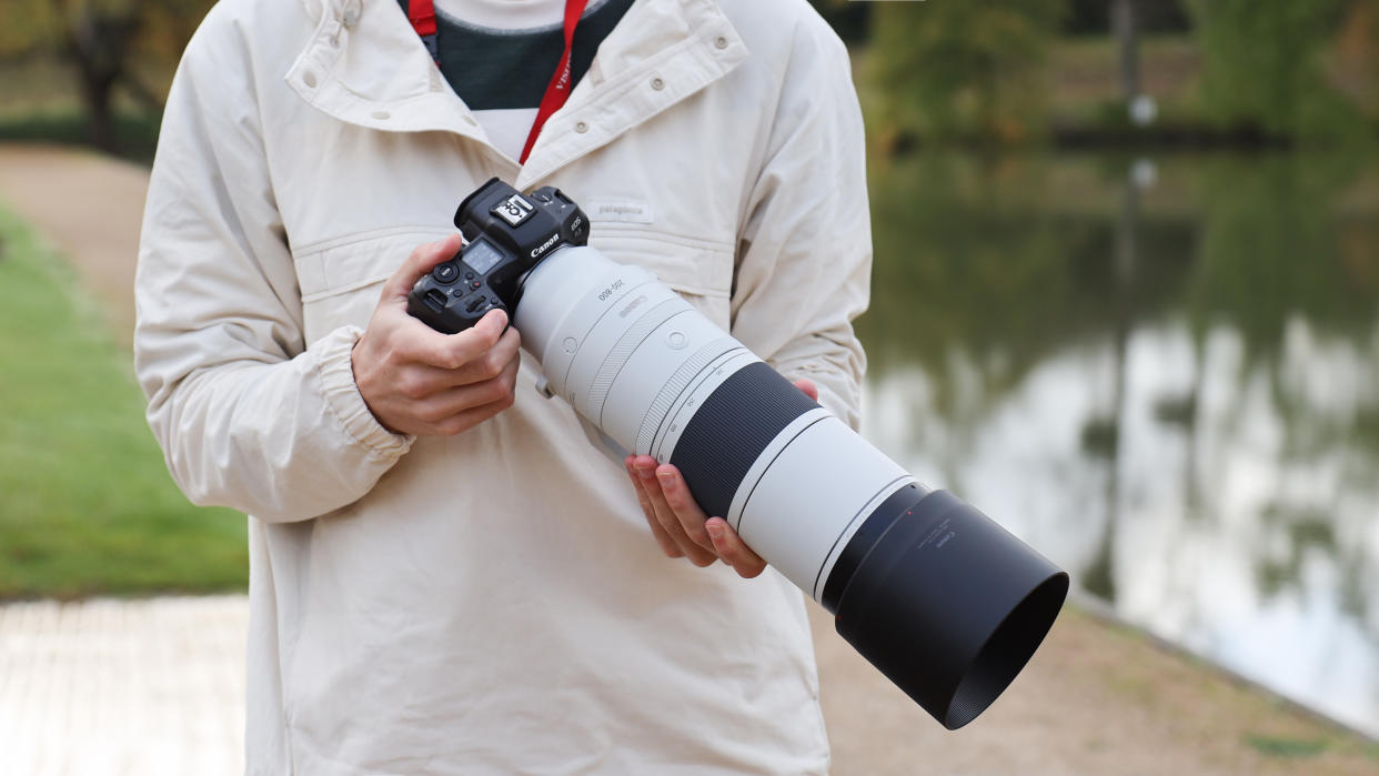  Canon RF 200-800mm f/6.3-9 IS USM lens on a Canon EOS R5 camera held in hands. 