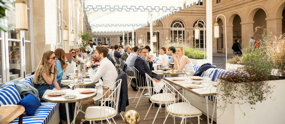 La terrasse de Mimosa nichée dans la cour d'honneur de l'hôtel de la Marine place de la Concorde.  - Credit:Mimosa