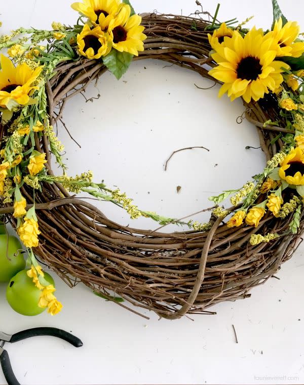 Fall Apple Wreath