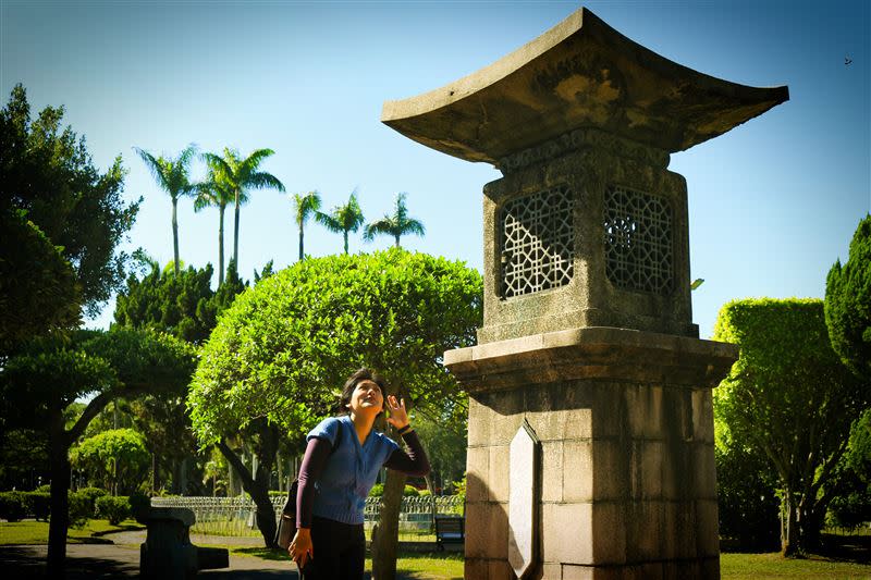 台北二二八和平公園，造型兼有台灣式屋頂與日式石燈的放送亭（圖／台北市工務局提供）