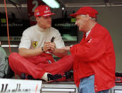 Foto de archivo de Michael Schumacher y Niki Lauda durante el Gran Premio de Mónaco de 1996. May19, 1996.