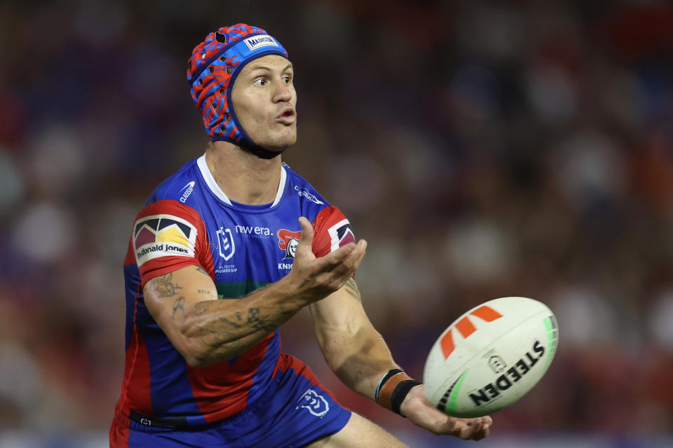 Kalyn Ponga passing the ball.