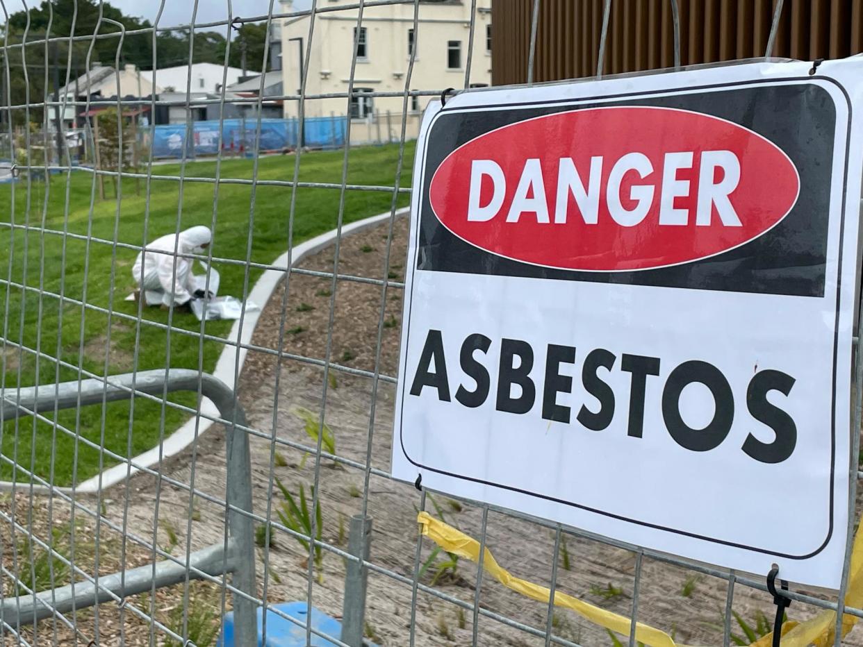 <span>A landscaping supplier is challenging an EPA ban on selling mulch following discovery of asbestos in mulch it supplied for Rozelle parklands and other sites across Sydney.</span><span>Photograph: Peter Hannam</span>