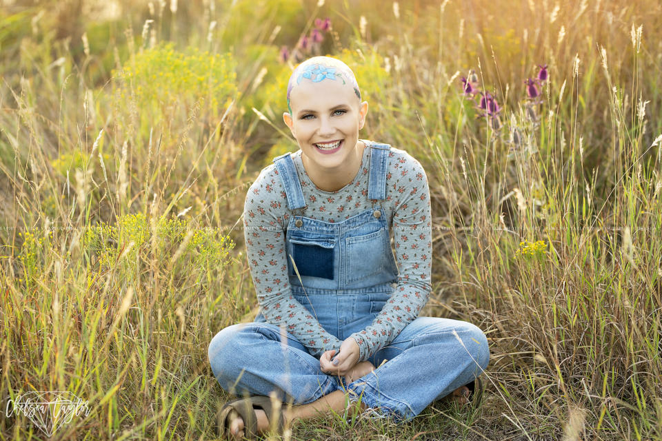 The teen called upon her artist mother to create the paintings on her head. (Photo: Chelsea Taylor Photography)