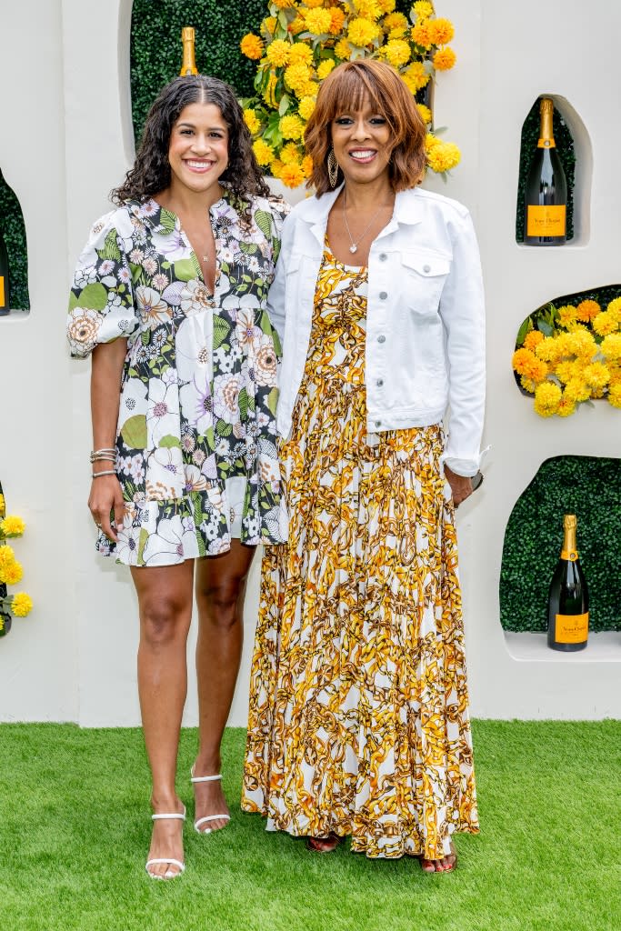 Gayle King, Mackenzie Schwab, dress, maxi dress, chain dress, printed dress, summer dress, jacket, white jacket, sandals, slip on sandals, gold sandals, leather sandals, Veuve Clicquot, Veuve Clicquot polo classic, polo classic, polo, summer, summer events, celebrity style, polo outfit, polo dress code