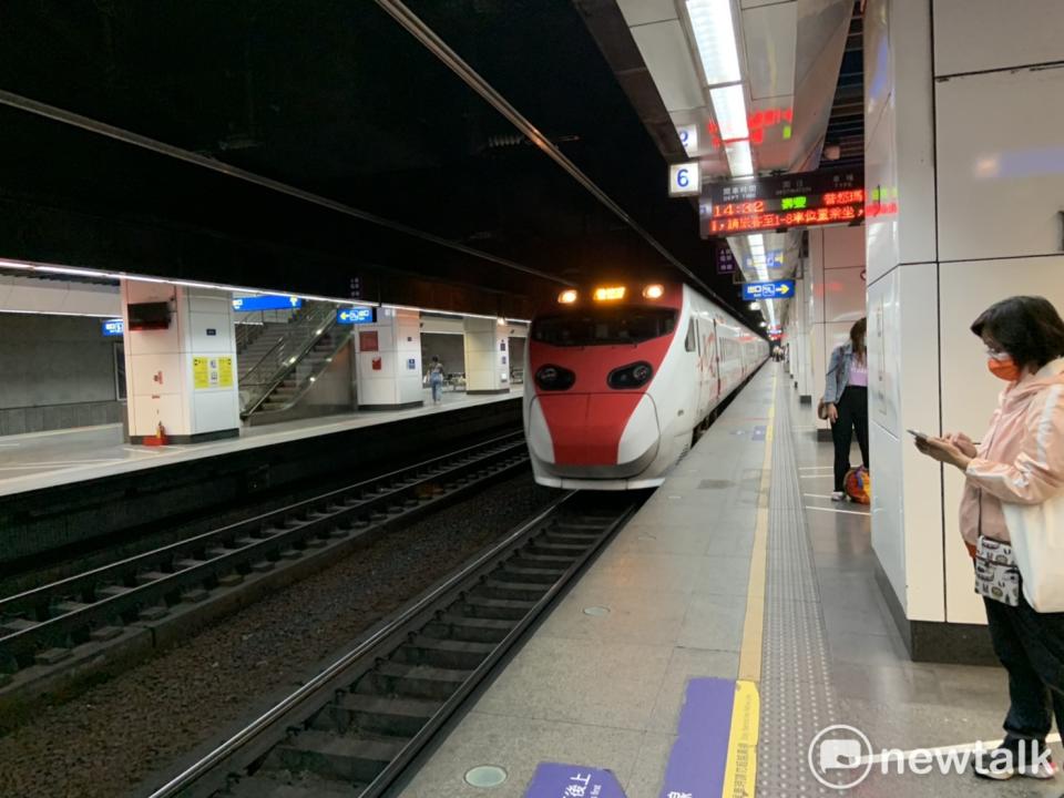 台鐵元旦連假將加開107班列車，12/2凌晨開放訂票。   圖：張家寧／攝（資料照）