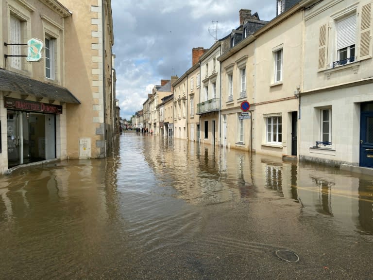 Une rue inondée à Craon, le 20 juin 2024 en Mayenne (Laetitia DREVET)