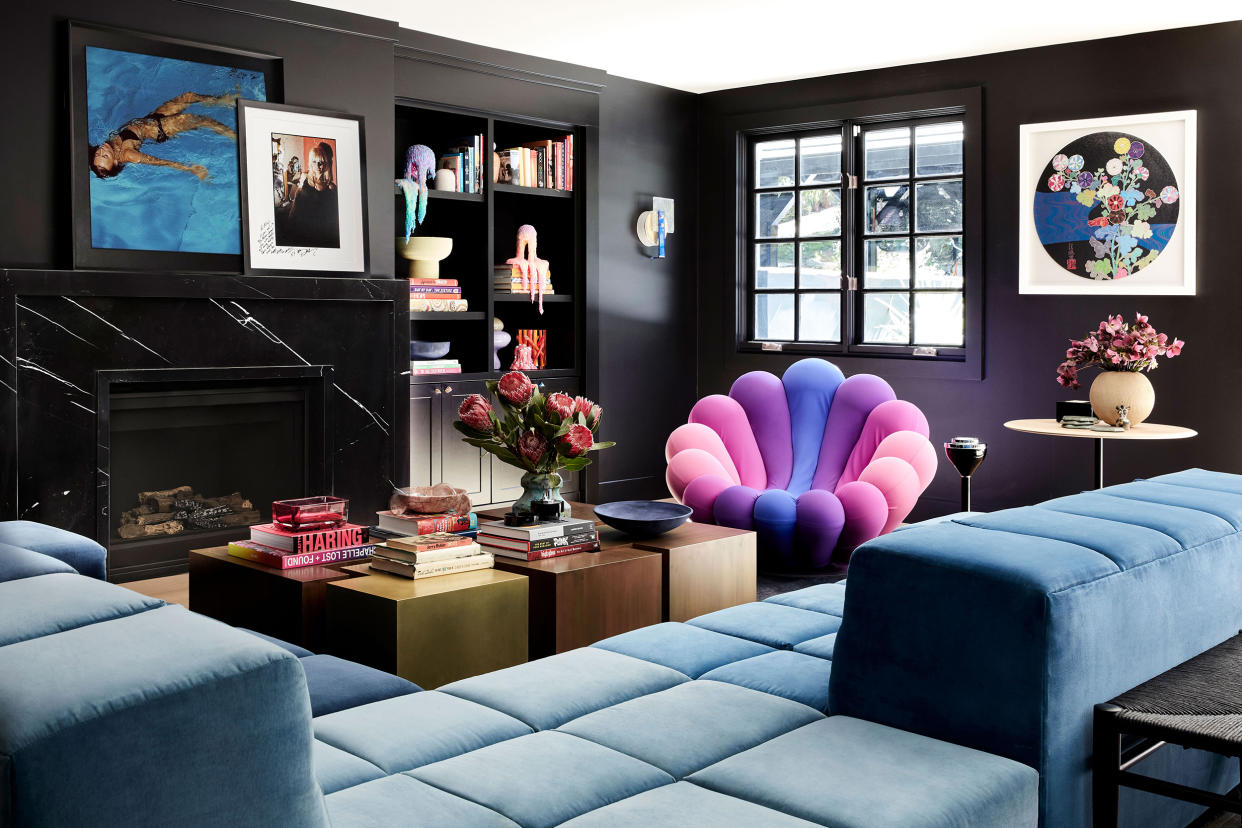 Cyrus' sitting room features black walls, a funky chair and fun pops of color. (Jenna Peffley / ArchDigest.com)