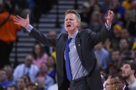 Nov 11, 2014; Oakland, CA, USA; Golden State Warriors head coach Steve Kerr argues with an official during the second quarter against the San Antonio Spurs at Oracle Arena.Credit : Kyle Terada-USA TODAY Sports - RTR4DT3M