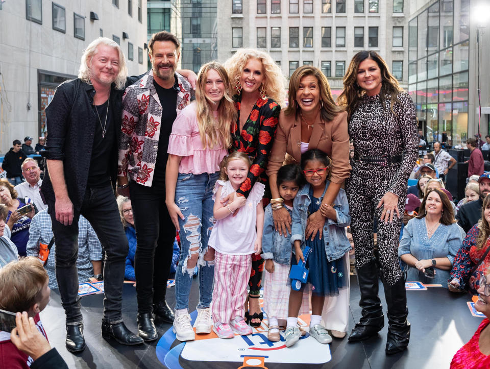 Haley and Hope had a blast at the TODAY concert. (Helen Healey / TODAY)