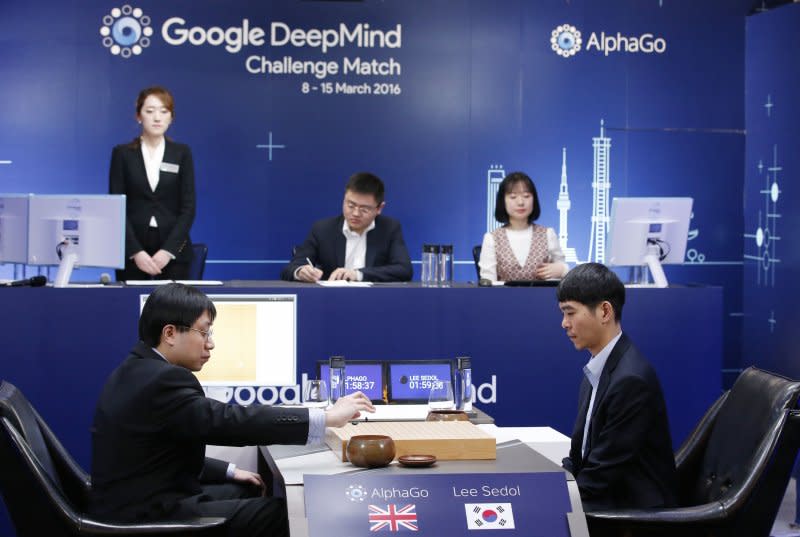 Alphago棋賽最終回，人腦仍不敵電腦，5回合只贏了1回合。（美聯社）