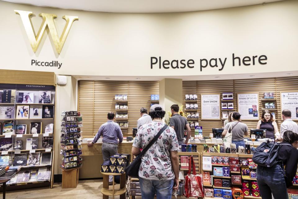 London, West End, Piccadilly Circus, checkout at Waterstones bookstore. (Photo: Jeffrey Greenberg/Universal Images Group via Getty Images)