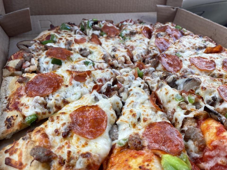 Casey's Pizza offers a delicious pizza on a relatively thin crust. Two Knoxville-area Casey’s locations currently have an operating pizza kitchen.