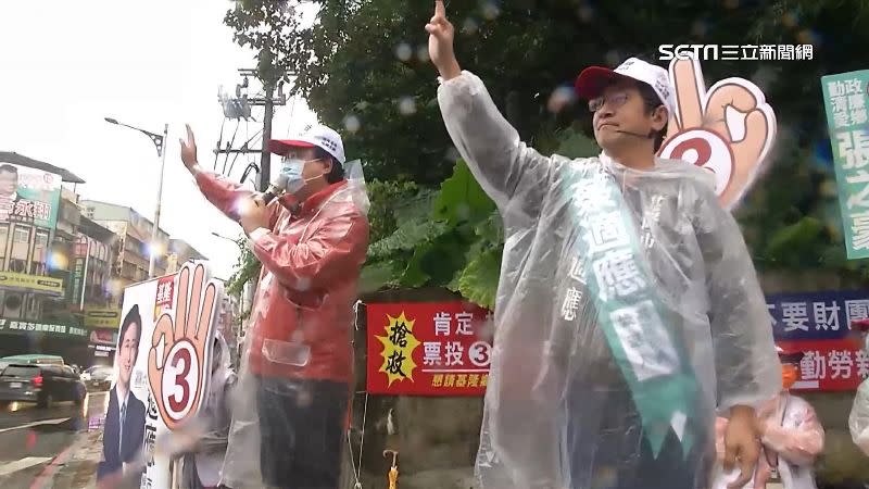 基隆市長林右昌連續3天早起陪民進黨基隆市長候選人蔡適應站路口拜票。