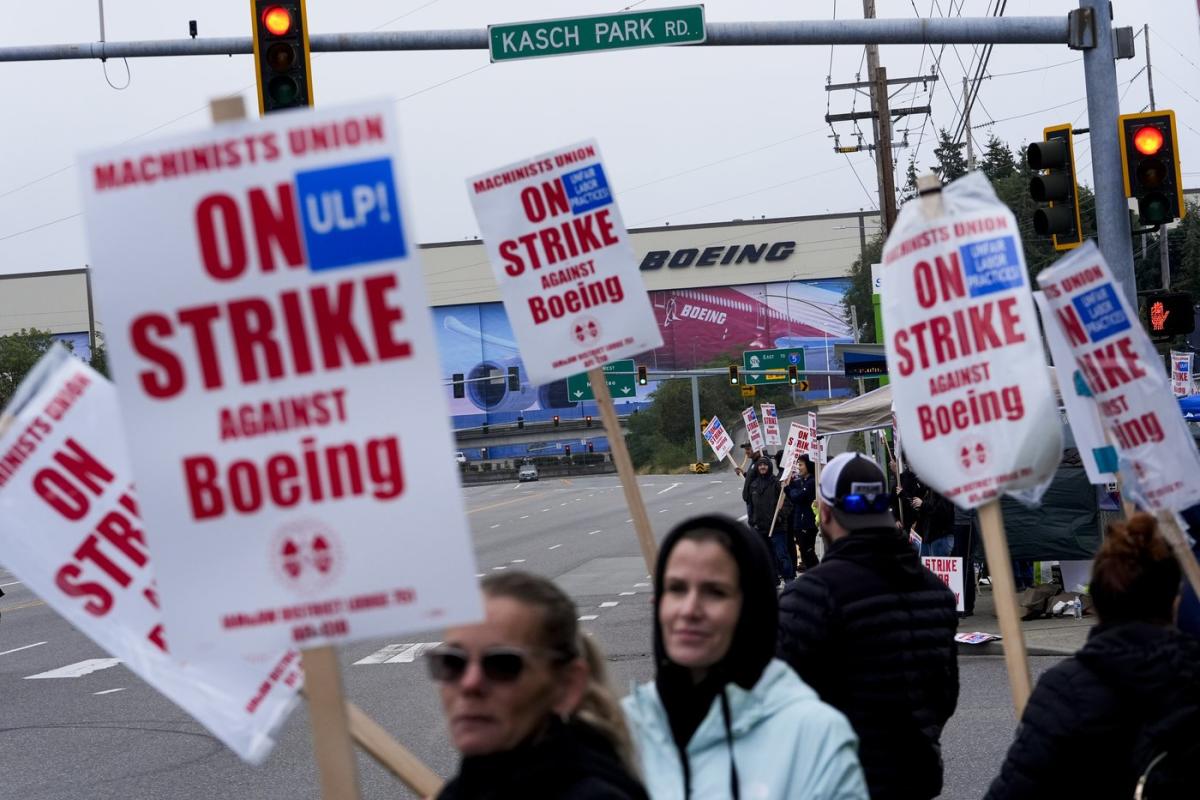 Boeing makes a ‘best and final offer’ to striking union workers