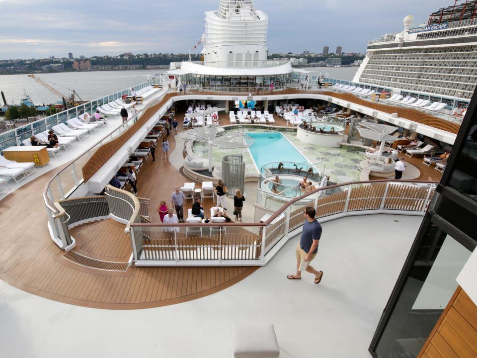 The pool deck of the Oceania Vista