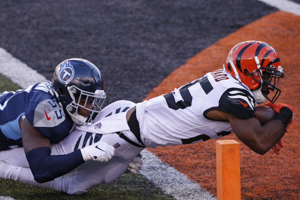 Cincinnati Bengals' Giovani Bernard (25) dives in for a touchdown while being tackled by dTennessee Titans' Jayon Brown (55) during the second half of an NFL football game, Sunday, Nov. 1, 2020, in Cincinnati. (AP Photo/Gary Landers)