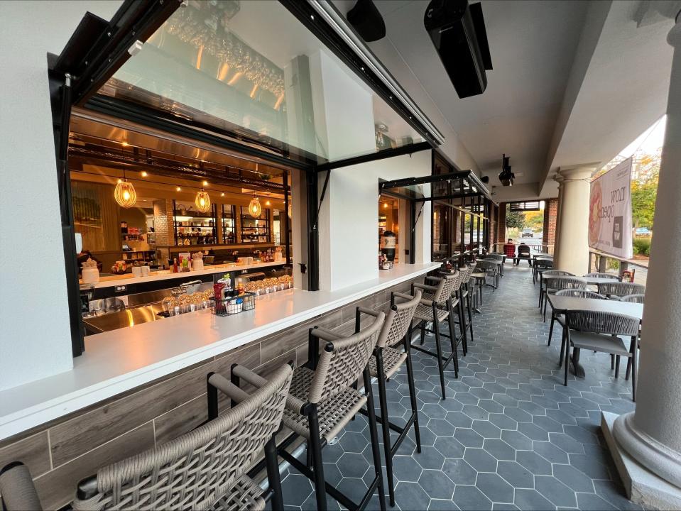 First Watch's Eastchase Parkway location features an outdoor bar.