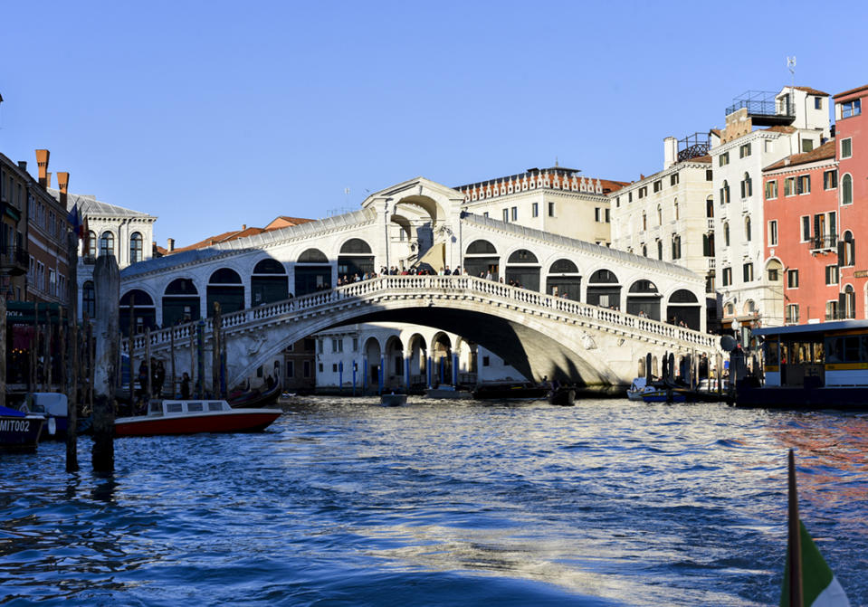 Faire un stop sur le pont du Rialto