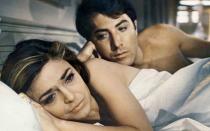 <p>Spätestens nach diesem Film wusste jeder in Hollywood, wer Dustin Hoffman ist: "Die Reifeprüfung" (1967). Zuerst ließ sich der College-Absolvent Ben (Hoffman) von Mrs. Robinson (Anne Bancroft, Bild) verführen, dann verliebte er sich in ihre Tochter. Das Drama von Regisseur Mike Nochols bescherte Dustin Hoffman seinen ersten Golden Globe und gilt bis heute als einer der besten amerikanischen Filme aller Zeiten. (Bild: Kinowelt)</p> 