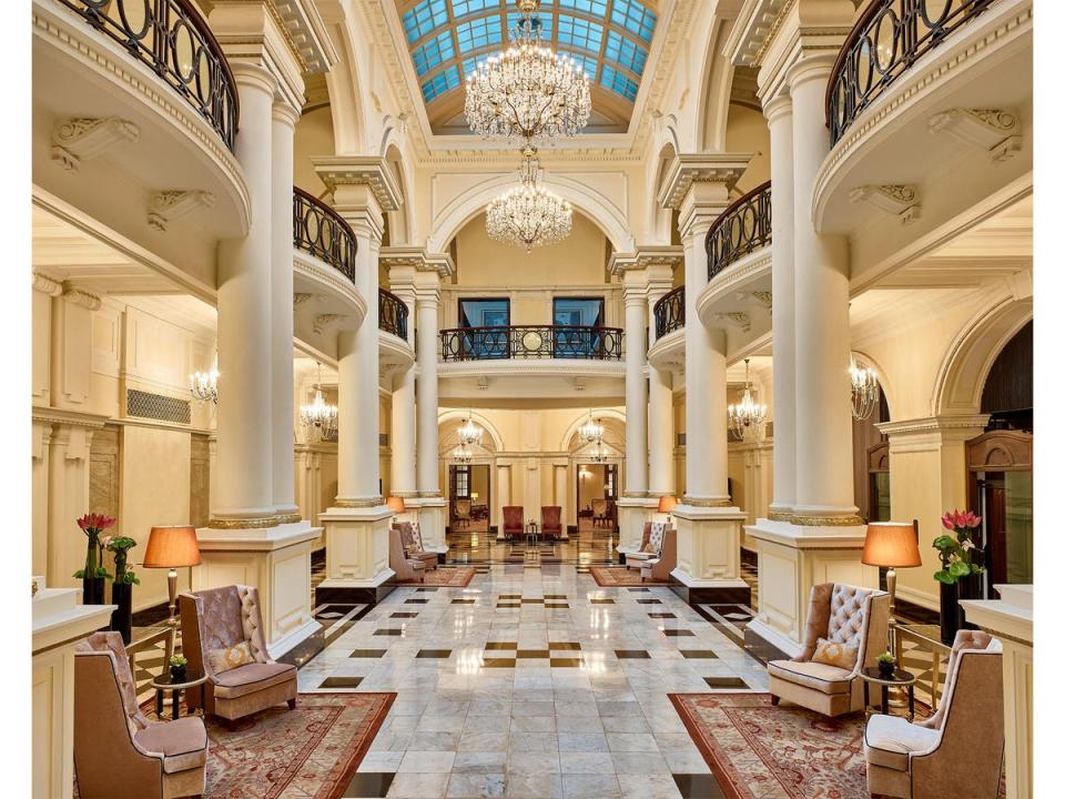 The Waldorf’s grand lobby (Antonio Saba photography)