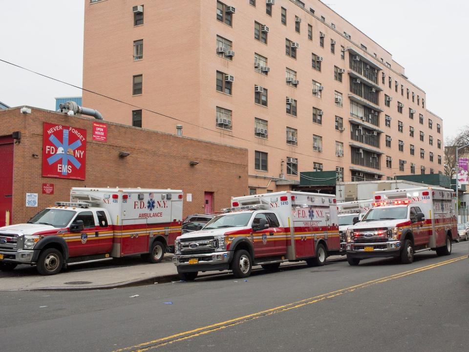 ambulance elmhurst coronavirus