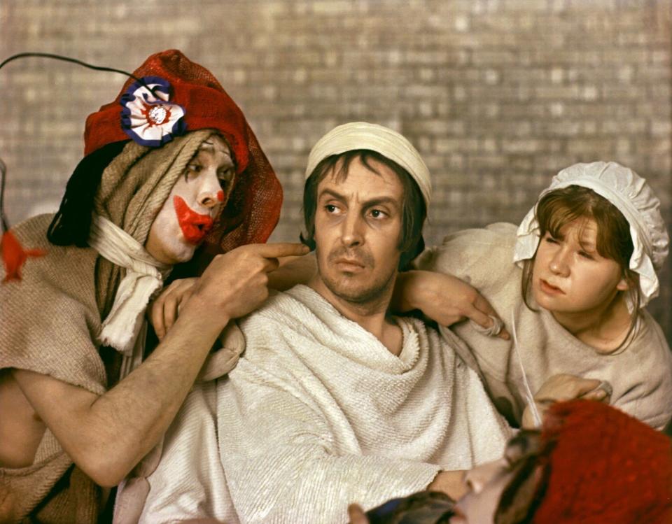 A scene from Brook's film version of Marat/Sade with Ian Richardson and Susan Williams - Sportsphoto Ltd./Allstar