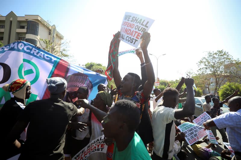 Pro-government protesters disrupt a freedom rally in Abuja