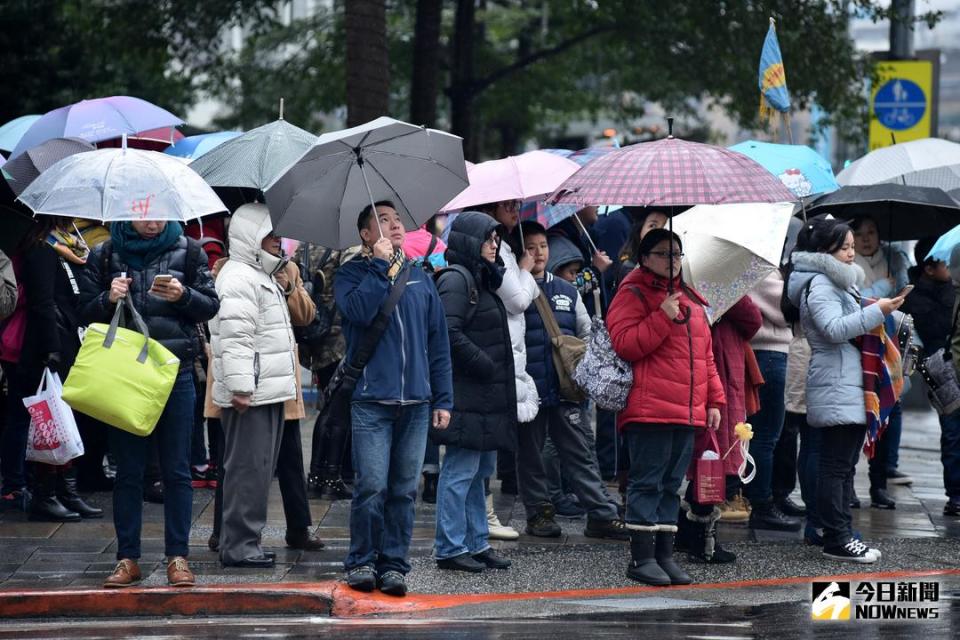 ▲受到東北季風增強的影響，北台灣地區的氣溫將明顯下降。（圖／NOWnews）