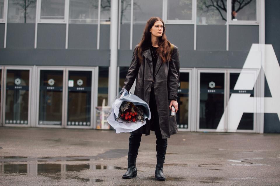 Artist and Balenciaga model Eliza Douglas at Paris Fashion Week in 2017.