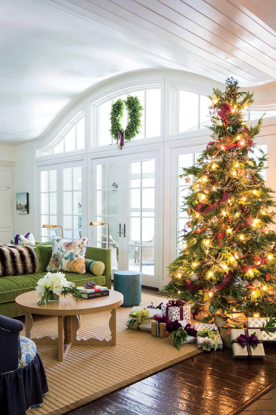 Holiday Decorations to Match the Décor