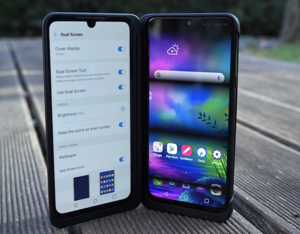 LG G8x ThinQ è uno smartphone che può raddoppiare lo schermo grazie a una speciale cover Dual Screen con anche terzo display di servizio.