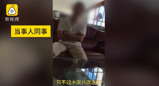 男子在同事茶杯偷下毒。（圖／翻攝自梨視頻）