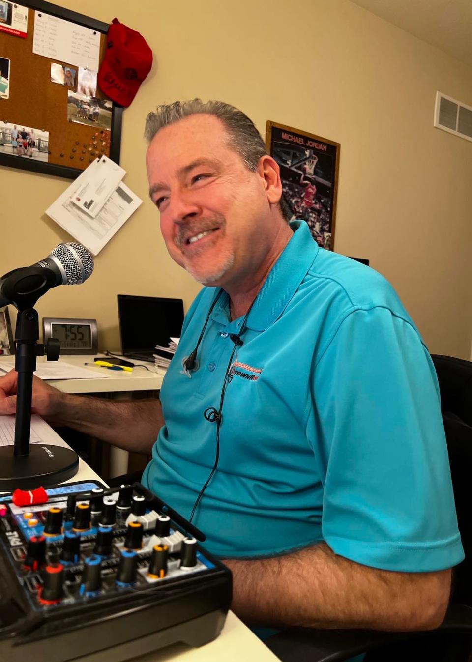 Brian Kelly, a former Northeast Ohio DJ in the 1980s and '90s, is an on-air personality for the internet-based CTown Rocks radio station in Canton. Kelly hosts a Friday night show featuring popular '80s music, as well as a Saturday morning show with a mix '80s and '90s music.