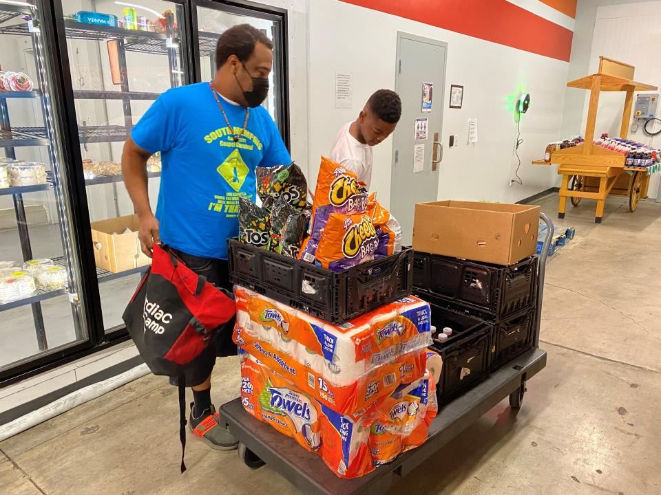 Southwest Community Development volunteer Andre Burgess  Jr. and his son Tracie shop at the Mid-South Food Bank's Agency Mart on Nov. 8, 2022.