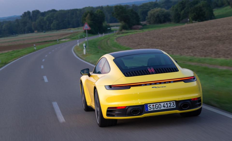 <p>2020 Porsche 911 Carrera</p>