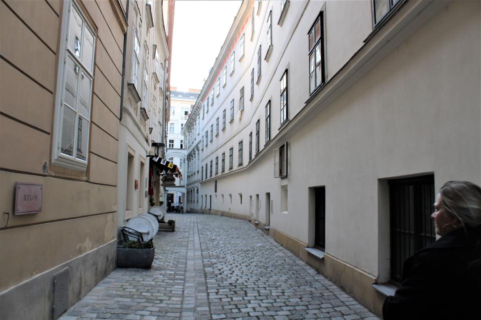 Laureen first feeling a 'heaviness' along Blutgasse.