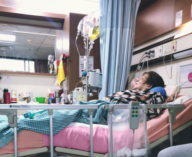 上傳82歲癌母病床照，陸元琪表示不是裝窮、討拍。（圖／翻攝自陸元琪臉書）