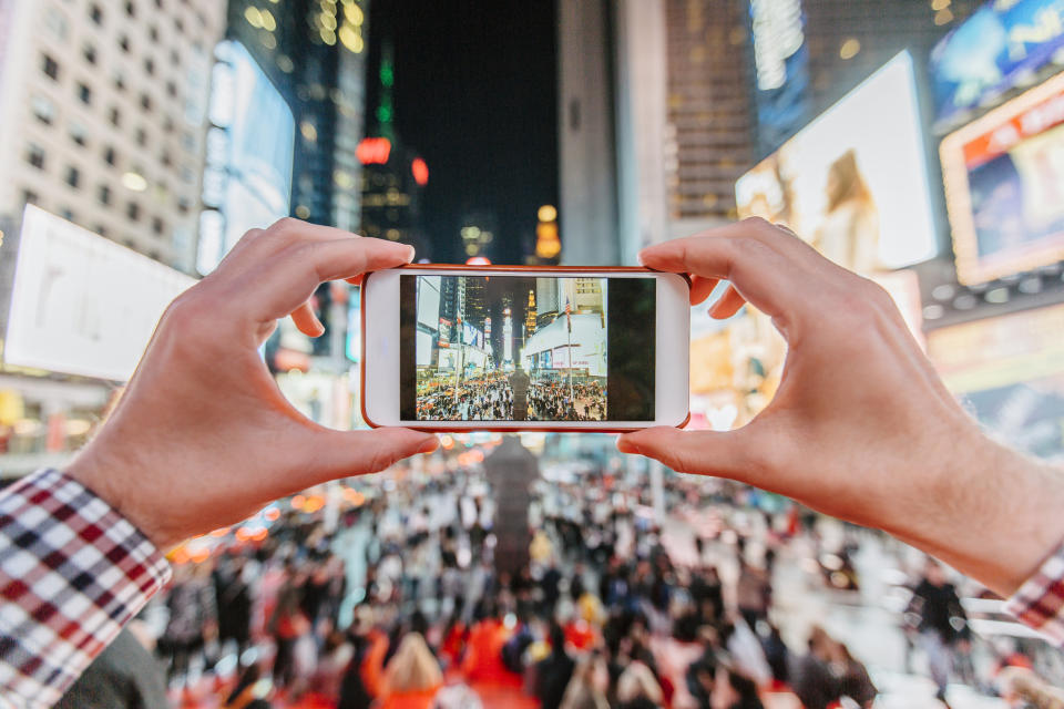 Fotógrafo toma una imagen nocturna del corazón de la ciudad. Foto: Alexander Spatari/Getty Images