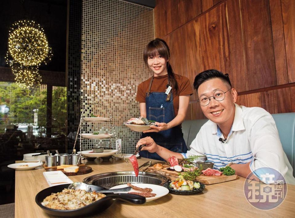 2年前，陳宥豪（右）開設結合義式料理的義燒肉，經營則交給太太何沛紋（左）。