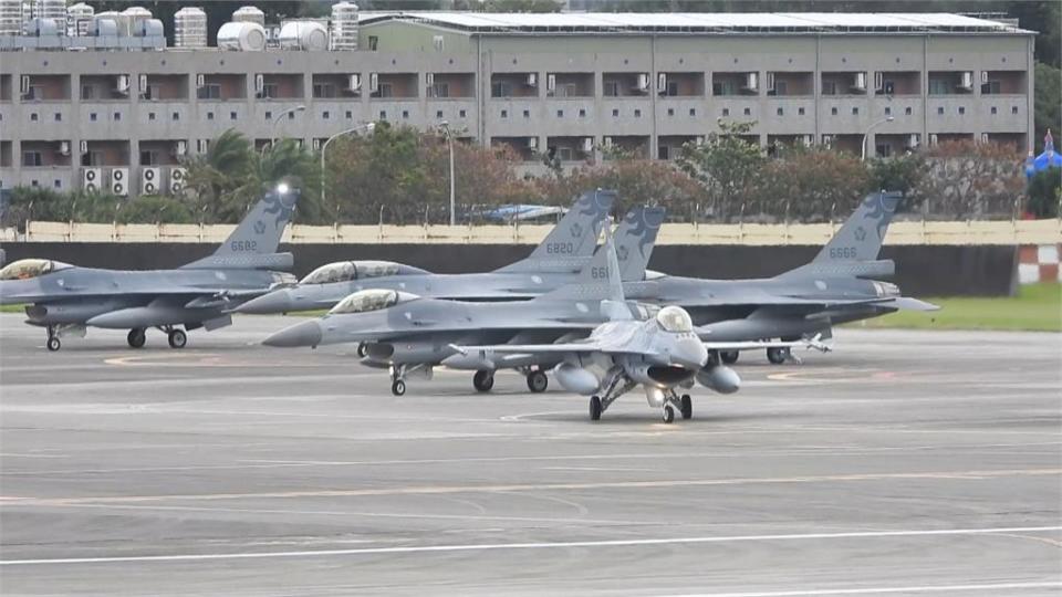 全球首例！　F16座艙罩飛脫　緊急迫降　人機均安