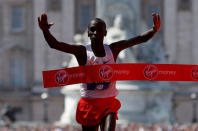 Athletics - London Marathon - London, Britain - April 22, 2018 Kenya's Eliud Kipchoge crosses the finish line to win the men's elite race REUTERS/Paul Childs