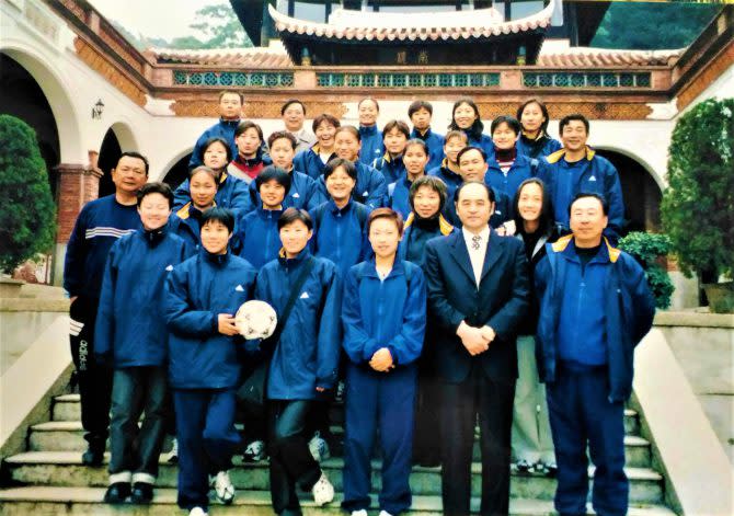 1999年中國女足來台義賽在南園合照。