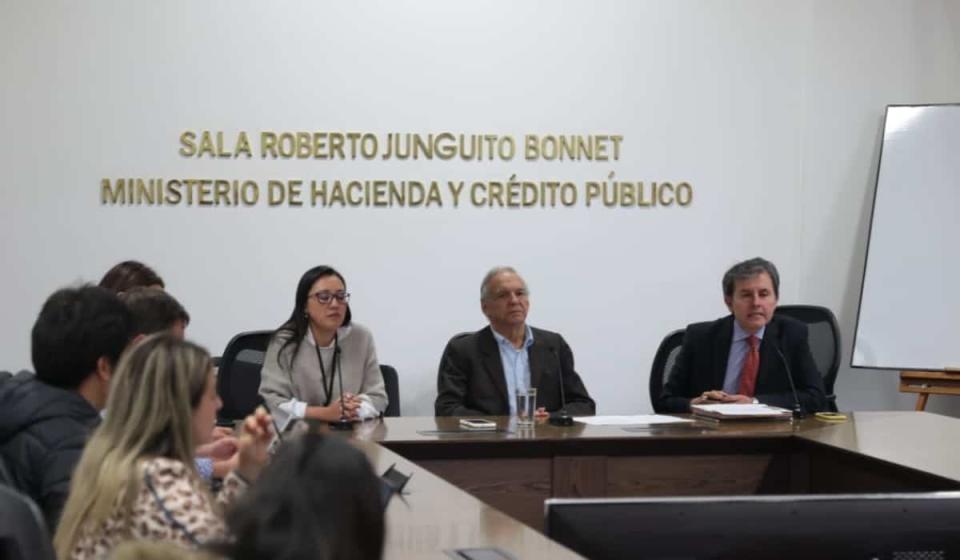 Aumentará la proyección del déficit fiscal del Gobierno Petro. Foto: MinHacienda.