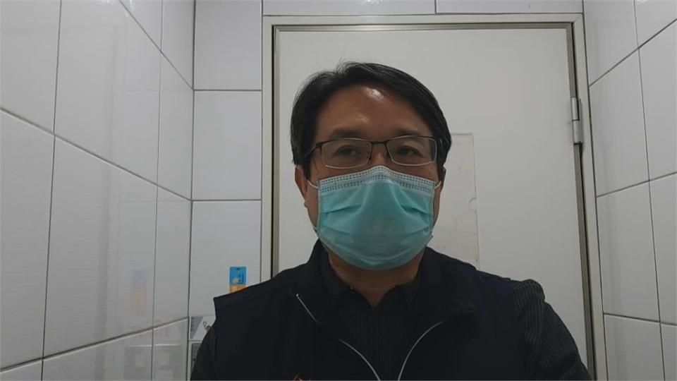 不肖業者明目張膽！ 打開人孔蓋　廢油接管偷排下水道