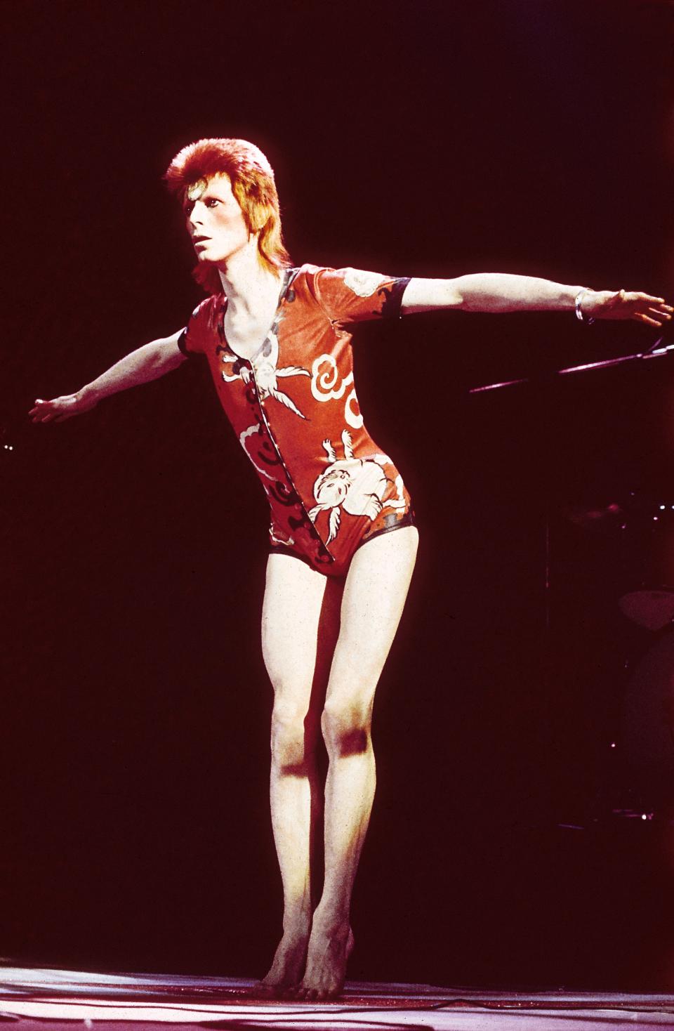 UNITED KINGDOM - JULY 03:  HAMMERSMITH ODEON  Photo of David BOWIE, performing live onstage at final Ziggy Stardust concert  (Photo by Debi Doss/Redferns)